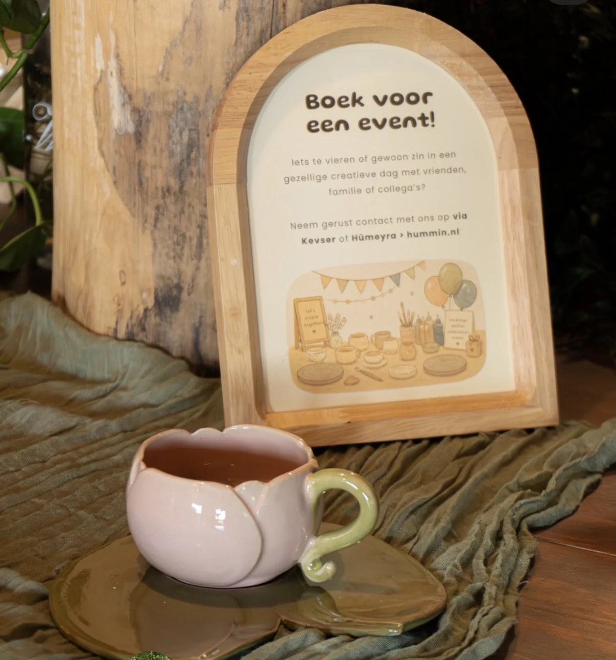 Keramische kop in het atelier