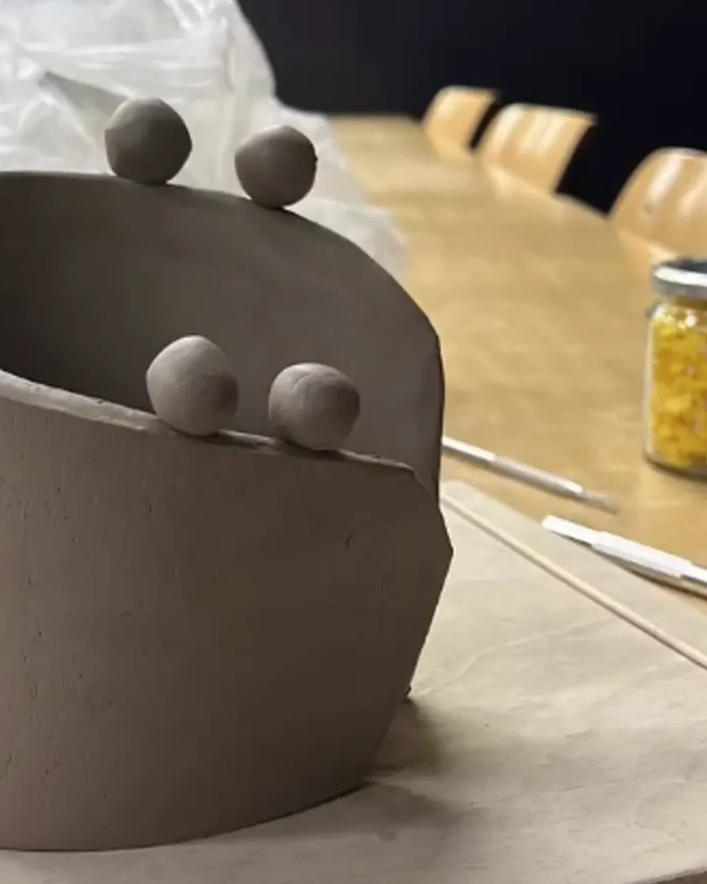 Organisch handgevormd keramisch object